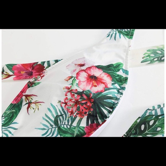 ✨FLORAL ONE PIECE SWIMSUIT✨ - Picture 4 of 8